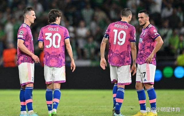 最后时刻马卡比特拉维夫调整名单以备英超,主帅复盘环节打磨,压力陡增,身体对抗强度拉满  最后时刻马卡比特拉维夫调整名单以备英超,主帅复盘环节打磨,压力陡增,身体对抗强度拉满