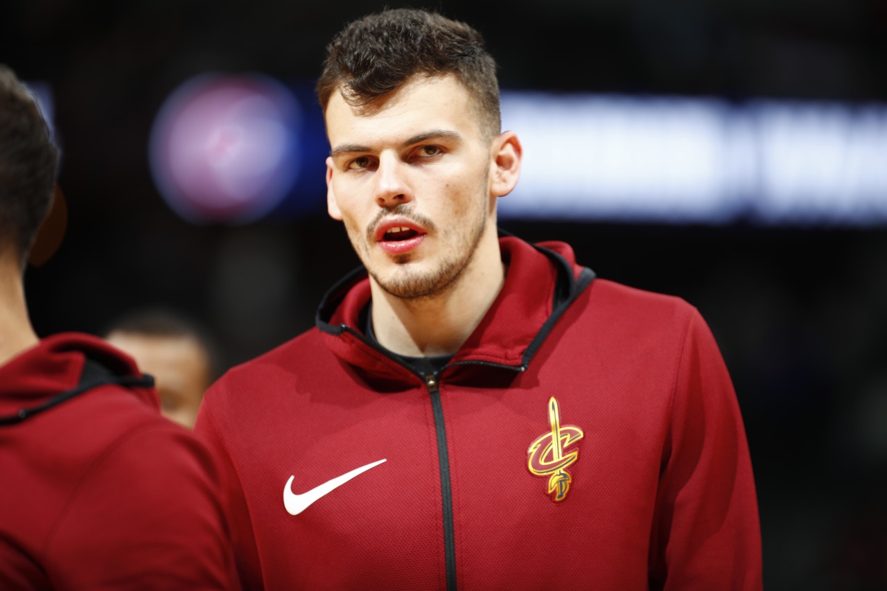 最后时刻马卡比特拉维夫调整名单以备英超,主帅复盘环节打磨,压力陡增,身体对抗强度拉满  最后时刻马卡比特拉维夫调整名单以备英超,主帅复盘环节打磨,压力陡增,身体对抗强度拉满