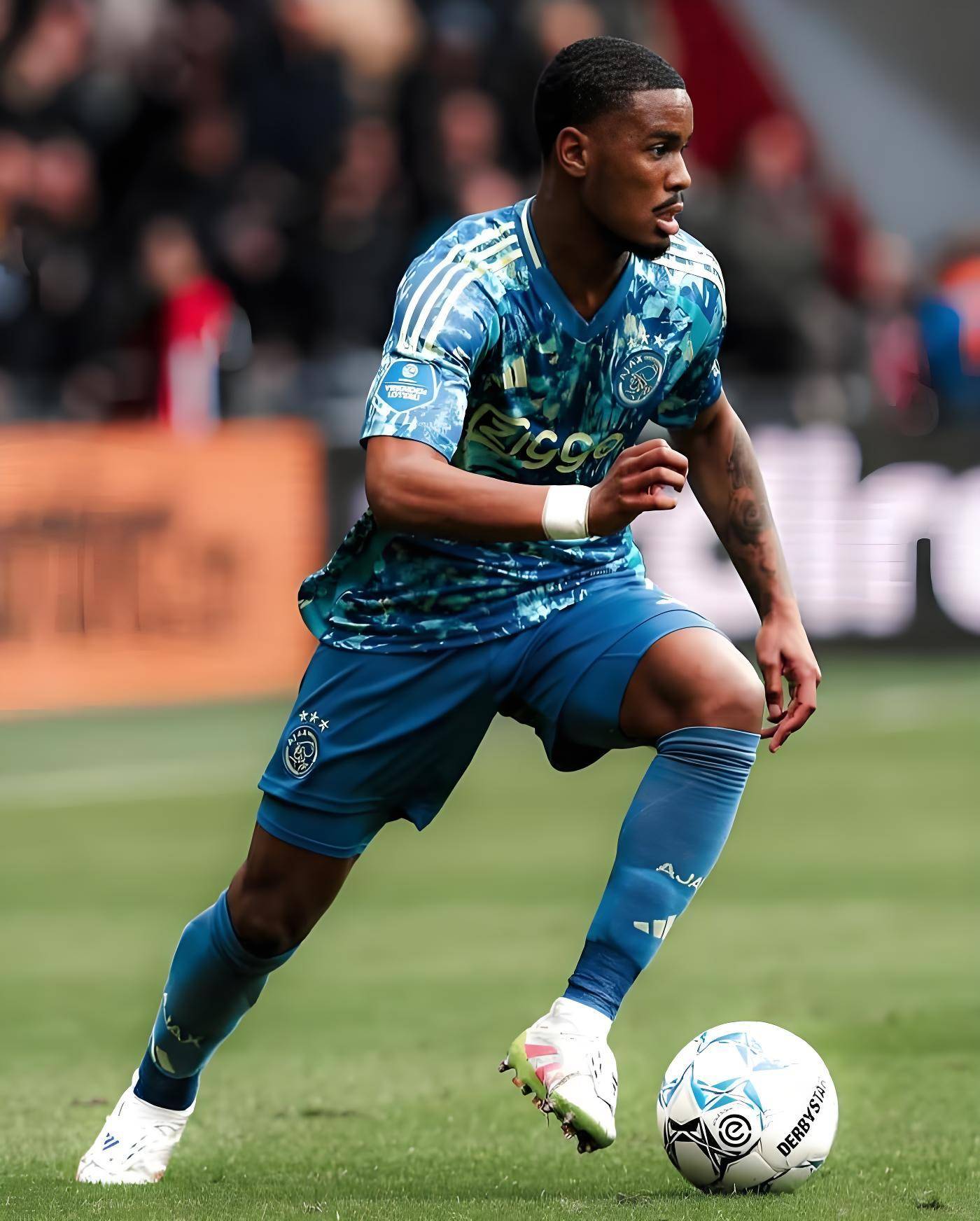 转会期里尔备战英超，队长鼓劲细节流出，底气十足，数据层面出现新趋势的简单介绍