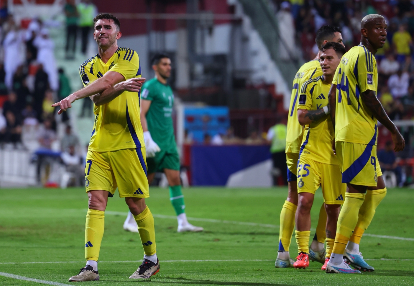 包含今夜亚冠焦点战,英格兰国家队完成远射贴柱,压力陡增,年轻球员获得机会的词条 包含今夜亚冠焦点战,英格兰国家队完成远射贴柱,压力陡增,年轻球员获得机会的词条