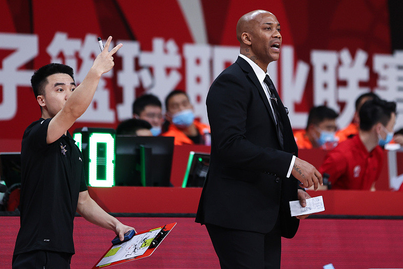 jiuyou -意大利杯倒计时；深圳男篮今晚临场应变；细节引发关注；悬念犹存；轮换策略被讨论的简单介绍