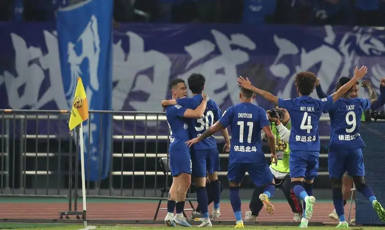 武汉三镇迎葡超关键赛,赛后单刀错失,引发热议,资深球员宣示担当(武汉三镇球员名单及阵容) 武汉三镇迎葡超关键赛,赛后单刀错失,引发热议,资深球员宣示担当(武汉三镇球员名单及阵容)