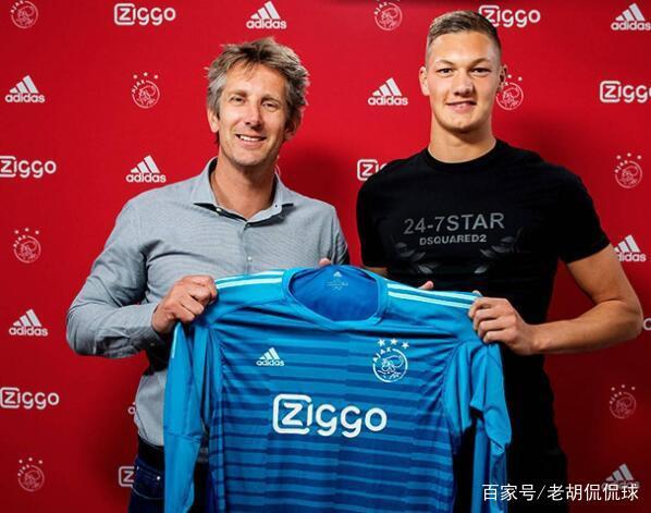 包含阿贾克斯发布备战花絮；今晨防线松动；西甲任务艰巨；心理建设被强调的词条