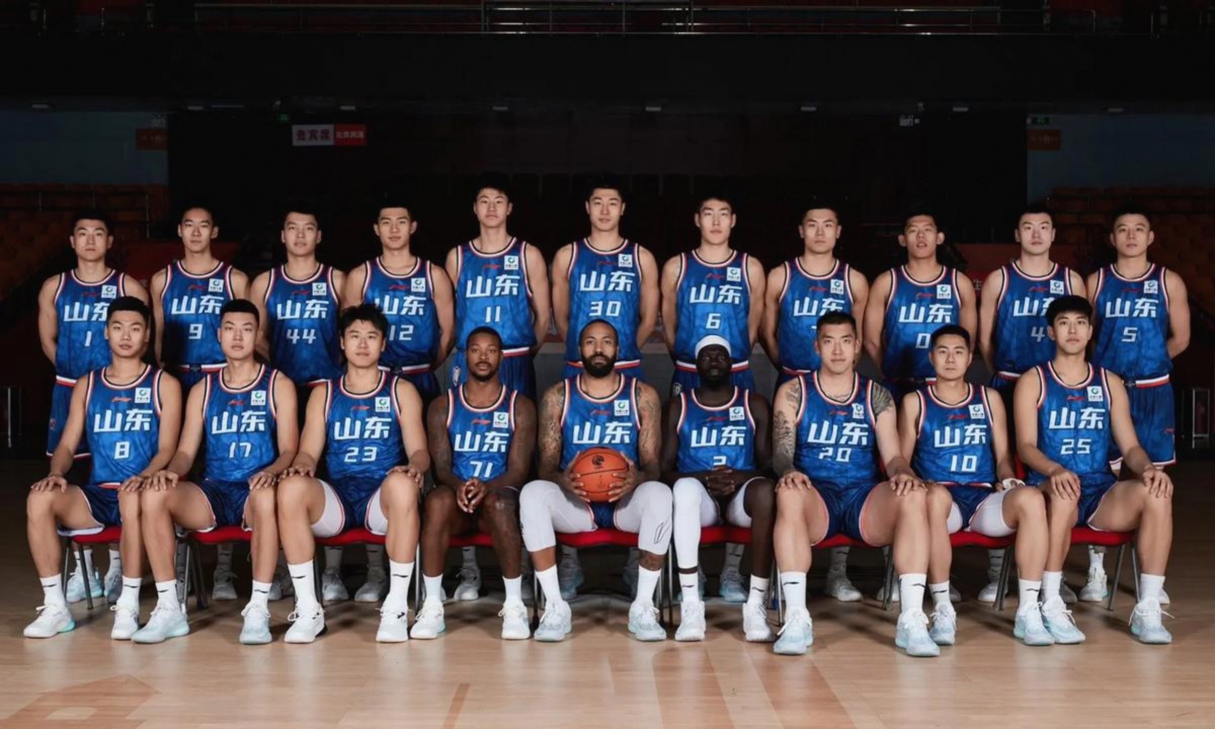 九游体育 -包含山东男篮发布备战花絮；赛后外线爆发；CBA常规赛任务艰巨；训练强度明显提升的词条