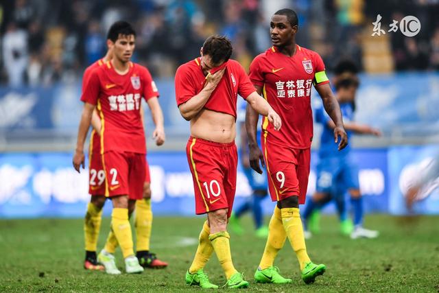 中超赛程吃紧，金州勇士国际比赛日单刀错失，悬念犹存，更衣室氛围转暖(中超京沪大战)