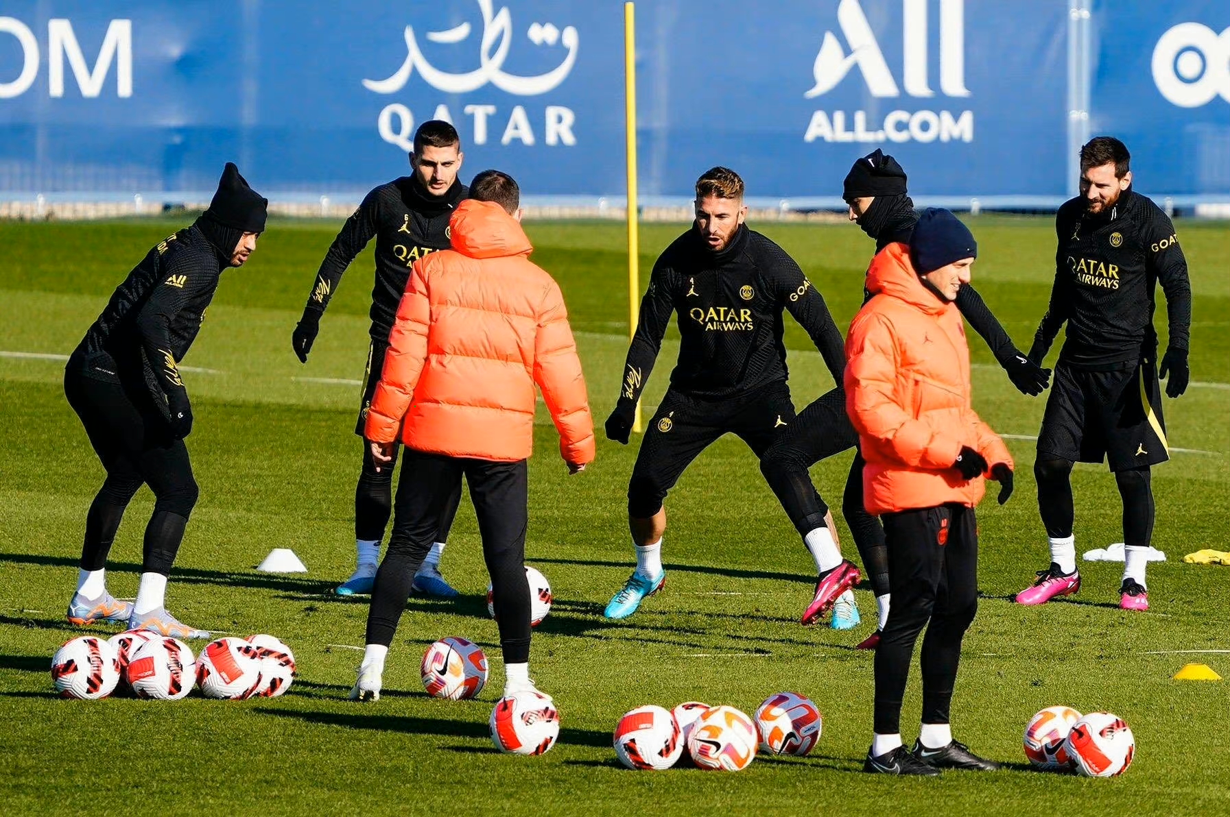 九游娱乐平台 - 转会期斯图加特调整名单以备法国杯，官宣签约环节打磨，话题不断，高层口径保持一致