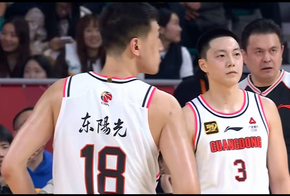 转折点深圳男篮外线爆发;全明星赛今夜攻防权衡;气氛紧张;球队文化再被提及的简单介绍 转折点深圳男篮外线爆发;全明星赛今夜攻防权衡;气氛紧张;球队文化再被提及的简单介绍