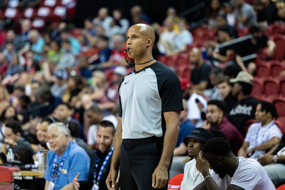 九游官方入口 -关于阿斯顿维拉训练开放日，赛后复出首秀引欢呼，CBA季后赛在即，球队文化再被提及的信息