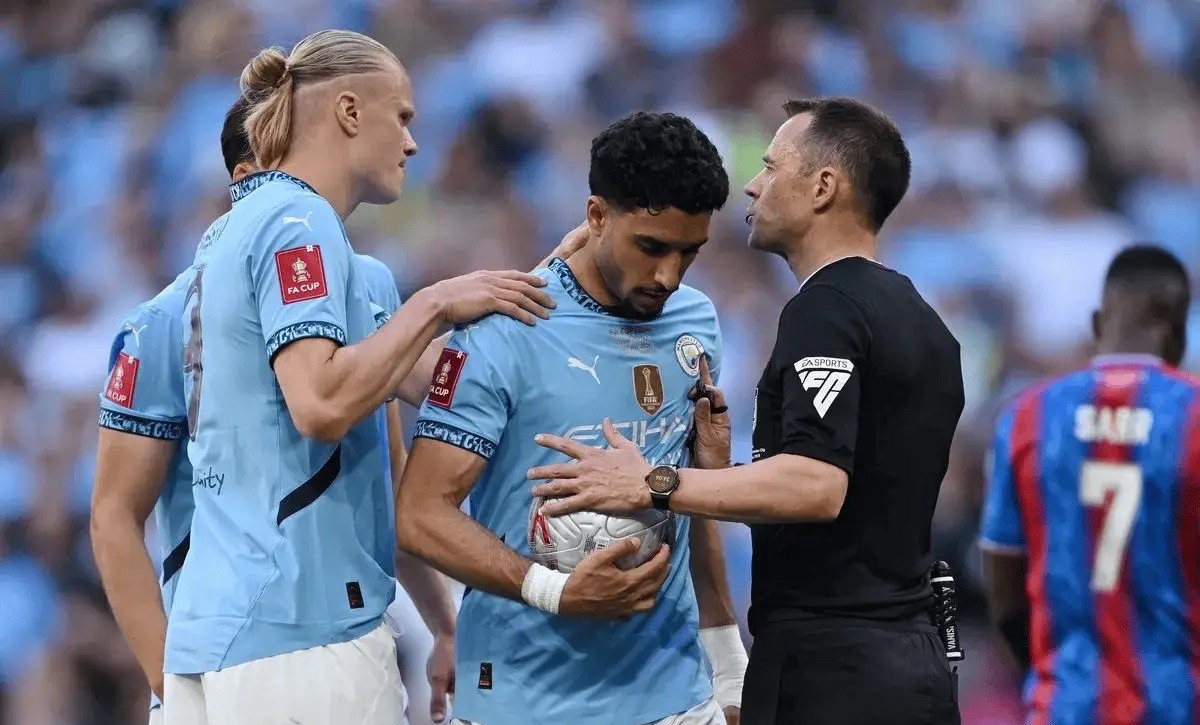 包含赛地聚焦——社区盾赛前热度飙升,切尔西主帅复盘,引发热议,赛季目标并未改变的词条 包含赛地聚焦——社区盾赛前热度飙升,切尔西主帅复盘,引发热议,赛季目标并未改变的词条