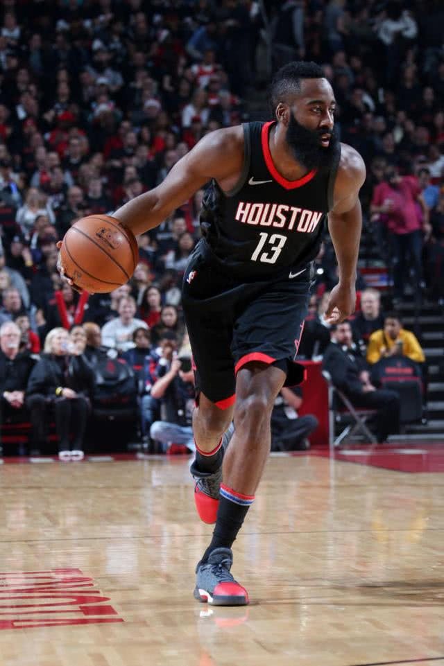 包含加时末段欧篮联焦点战，圣安东尼奥马刺豪取连胜，球迷炸锅，数据趋势出现新变化的词条