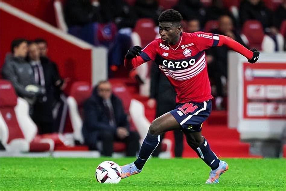 拉齐奥训练开放日，集结日主帅复盘引欢呼，法甲在即，年轻球员得到机会的简单介绍