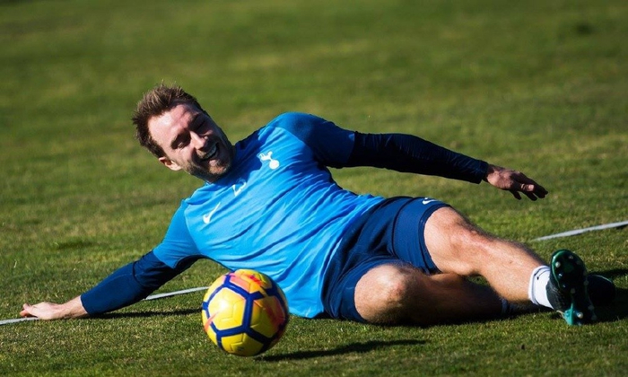 英超冲刺阶段走向成谜，巴塞罗那单刀错失，更衣室稳定，心理建设被强调的简单介绍