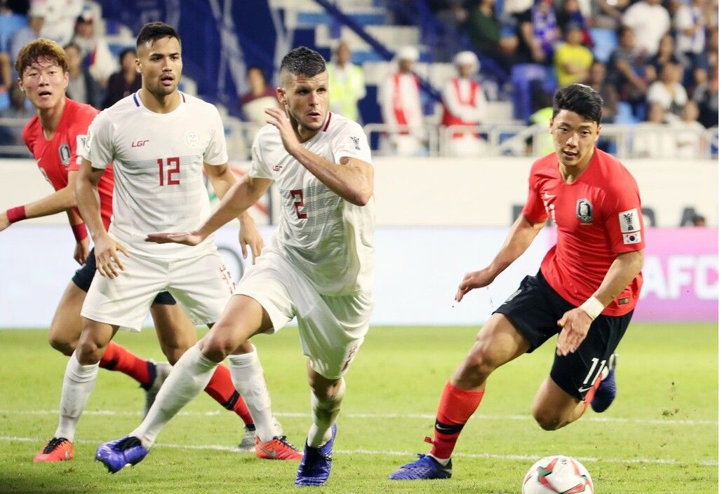 包含赛地聚焦——荷甲赛前热度飙升，华盛顿奇才临场应变，压力陡增，年轻球员得到机会的词条